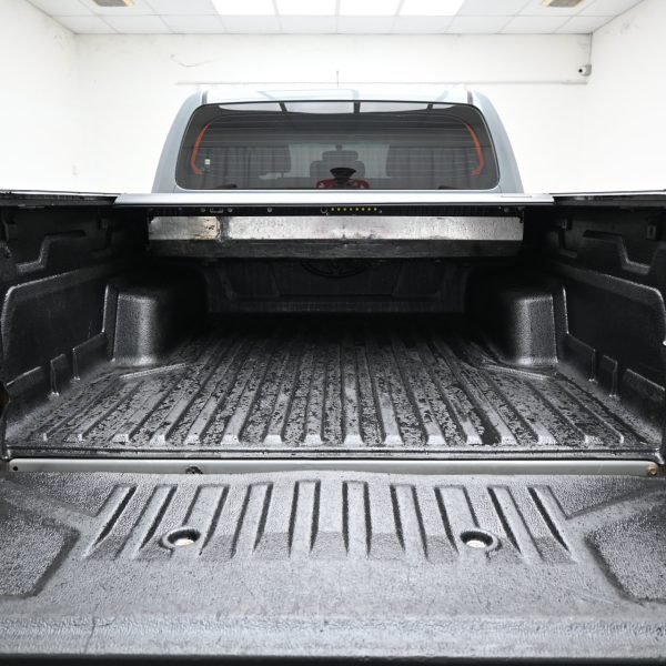 Toyota Hilux 2.8 G 4x4 Double Cab Auto AT (2017) - Image 5