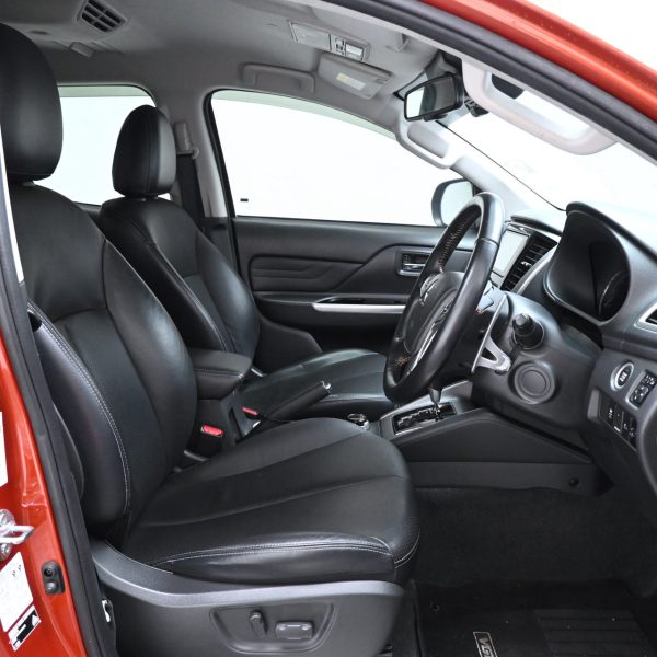 Mitsubishi Triton 2.4 VGT HS AT (2021) - Image 14