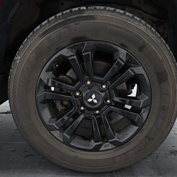 Mitsubishi Triton 2.4 VGT HS AT (2021) - Image 9