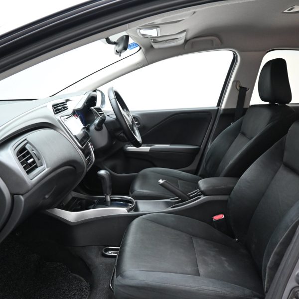 Honda City 1.5 V AT (2015) - Image 12