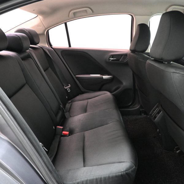 Honda City 1.5 V AT (2015) - Image 13