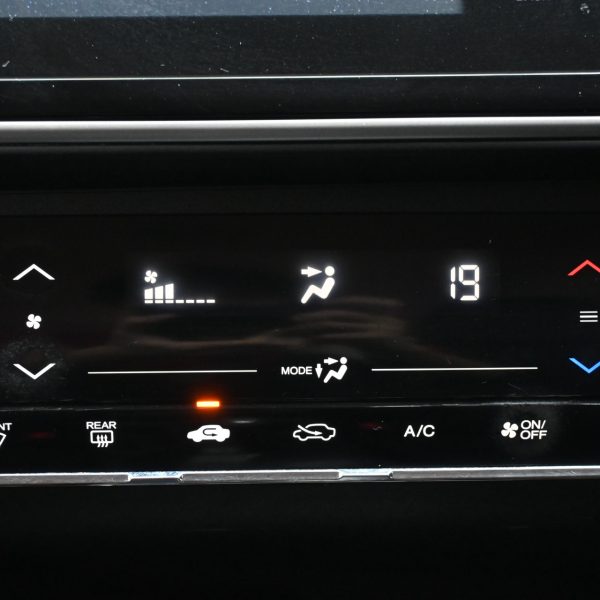 Honda City 1.5 V AT (2015) - Image 16