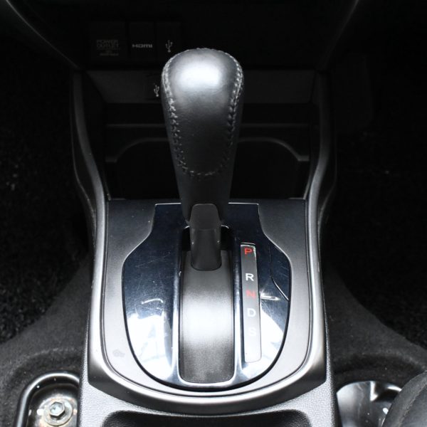 Honda City 1.5 V AT (2015) - Image 17