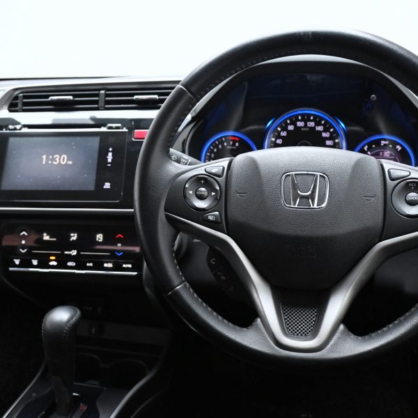 Honda City 1.5 V AT (2015) - Image 18