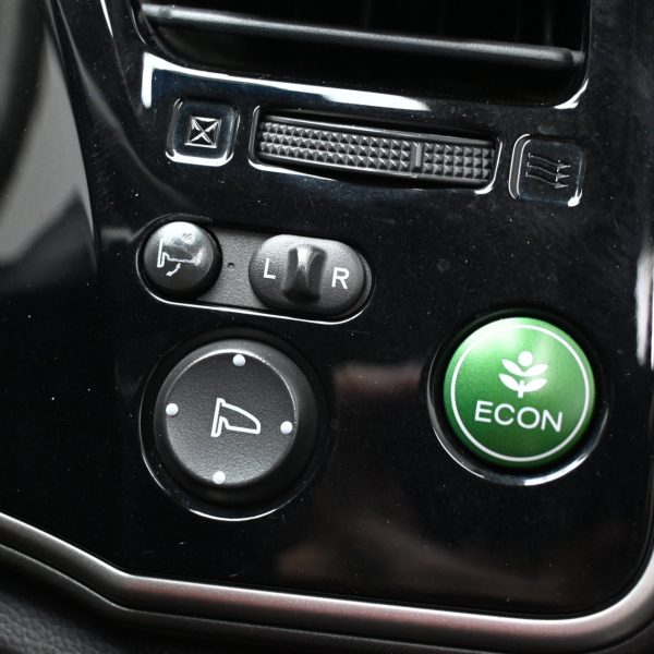 Honda City 1.5 V AT (2015) - Image 4