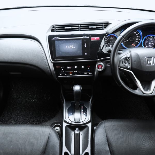 Honda City 1.5 V AT (2015) - Image 10