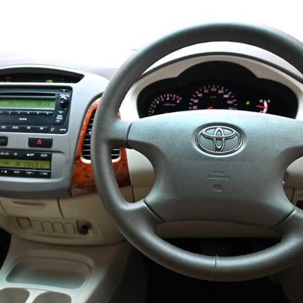 Toyota Innova N40 Wagon 5dr G 8st Auto-Gate Shift 4sp RWD 2.0i AT (2008) - Image 4