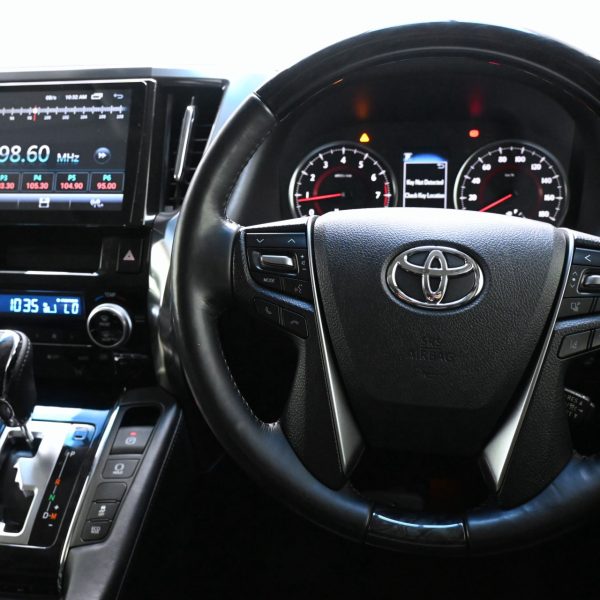 Toyota Vellfire H30 Wagon 5dr 7st CVT FWD 2.5i AT (2018) - Image 5