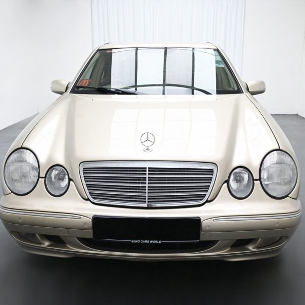 Mercedes-Benz E240 W210 E240 2.6 AT (2001) - Image 2