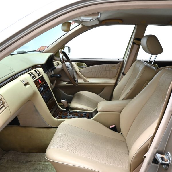 Mercedes-Benz E240 W210 E240 2.6 AT (2001) - Image 11