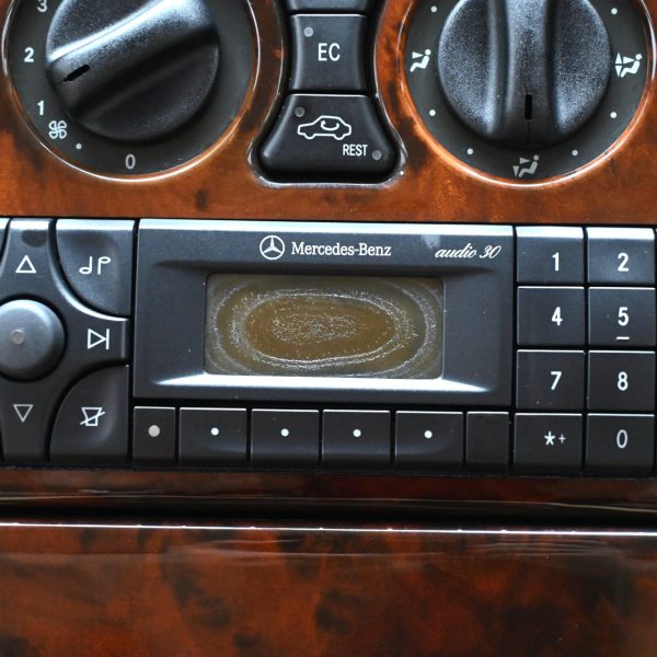 Mercedes-Benz E240 W210 E240 2.6 AT (2001) - Image 16