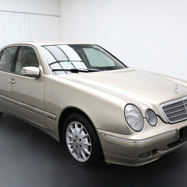 Mercedes-Benz E240 W210 E240 2.6 AT (2001) - Image 3