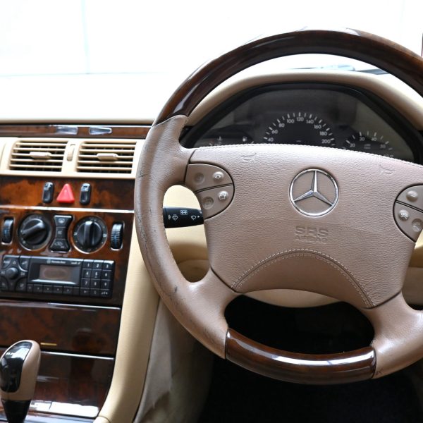 Mercedes-Benz E240 W210 E240 2.6 AT (2001) - Image 4