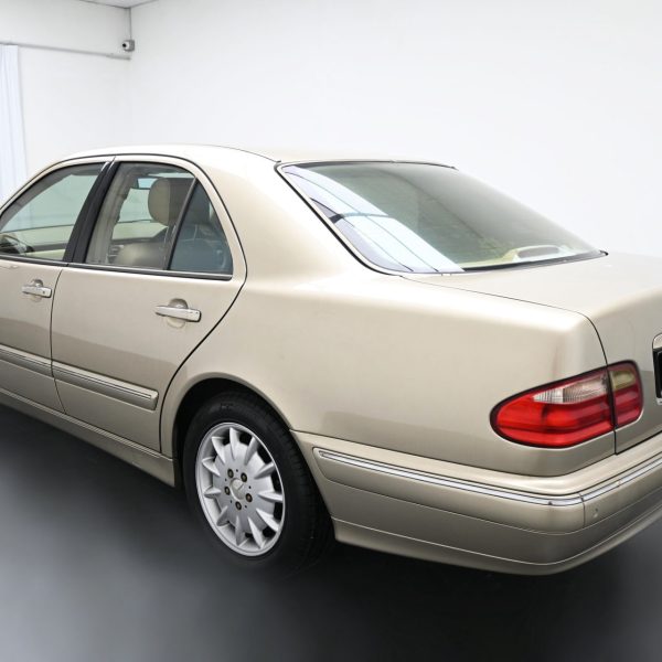 Mercedes-Benz E240 W210 E240 2.6 AT (2001) - Image 6