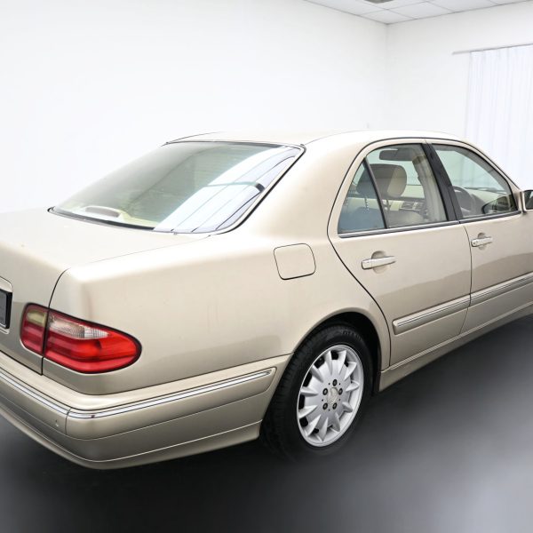 Mercedes-Benz E240 W210 E240 2.6 AT (2001) - Image 8