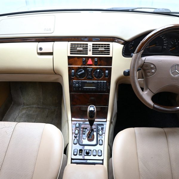 Mercedes-Benz E240 W210 E240 2.6 AT (2001) - Image 9
