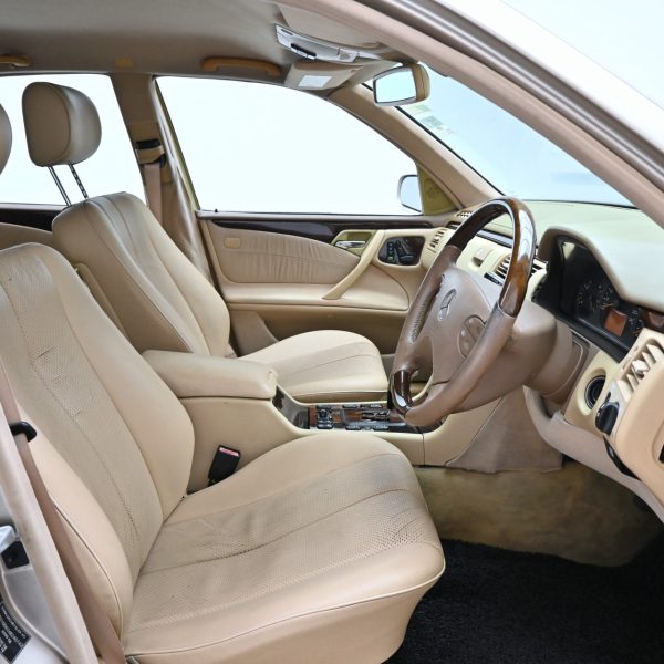 Mercedes-Benz E240 W210 E240 2.6 AT (2001) - Image 10