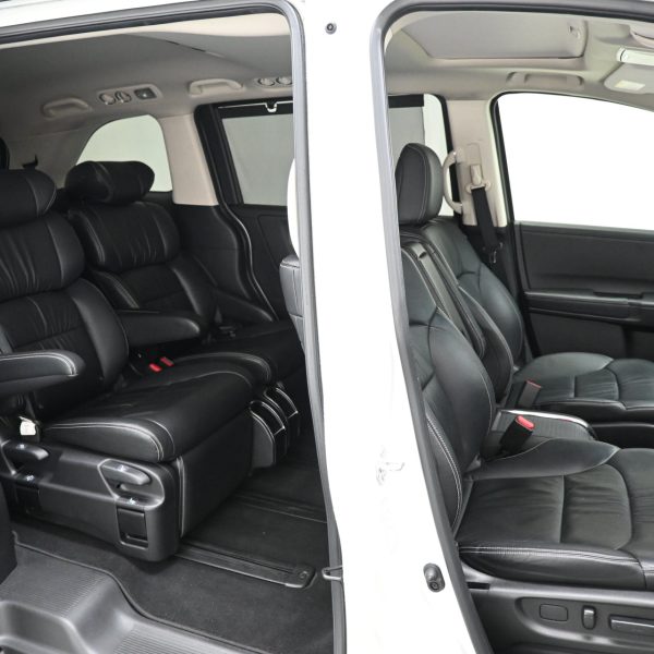 Honda Odyssey RC Wagon 5dr EXV i-VTEC 7st CVT FWD 2.4i AT (2018) - Image 17