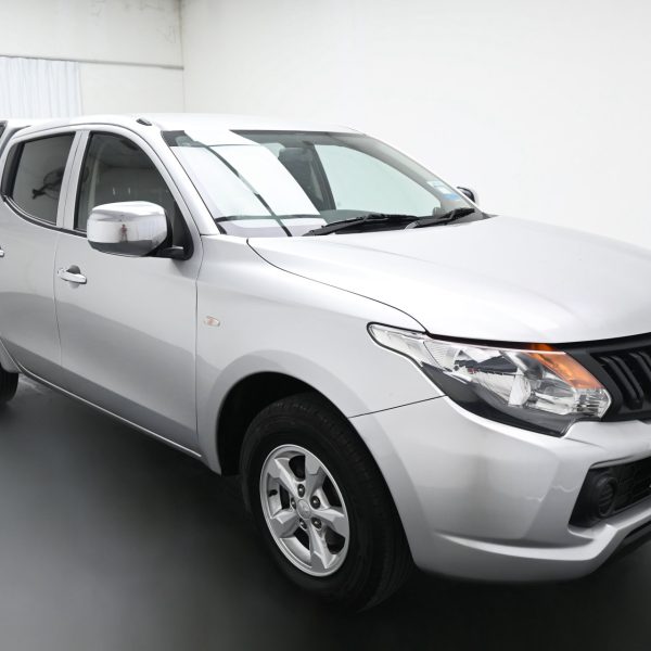 Mitsubishi Triton KL Pickup 4dr DCab Quest Man 5sp RWD 2.5DDiT MT (2015) - Image 3