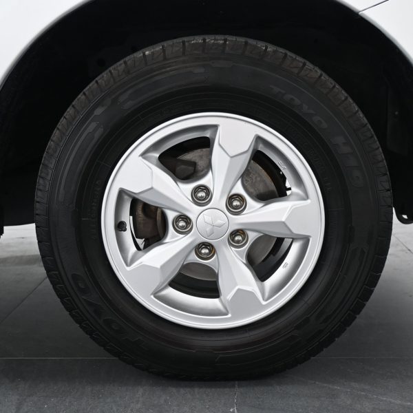 Mitsubishi Triton KL Pickup 4dr DCab Quest Man 5sp RWD 2.5DDiT MT (2015) - Image 5