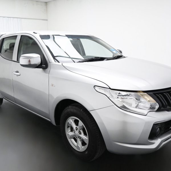 Mitsubishi Triton KL Pickup 4dr DCab Quest Man 5sp RWD 2.5DDiT MT (2015) - Image 3