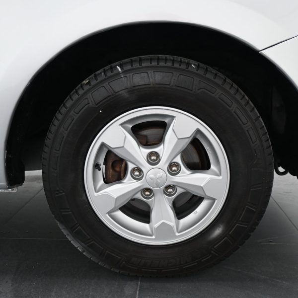 Mitsubishi Triton KL Pickup 4dr DCab Quest Man 5sp RWD 2.5DDiT MT (2015) - Image 5