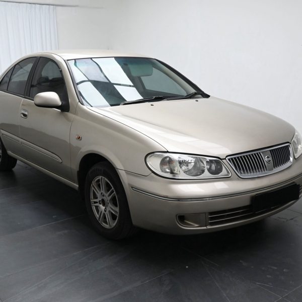 Nissan SENTRA 1.6 SG AUTO AT (2004) - Image 3