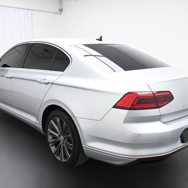 Volkswagen Passat 2.0 TSI ELEGANCE AT (2021) - Image 19