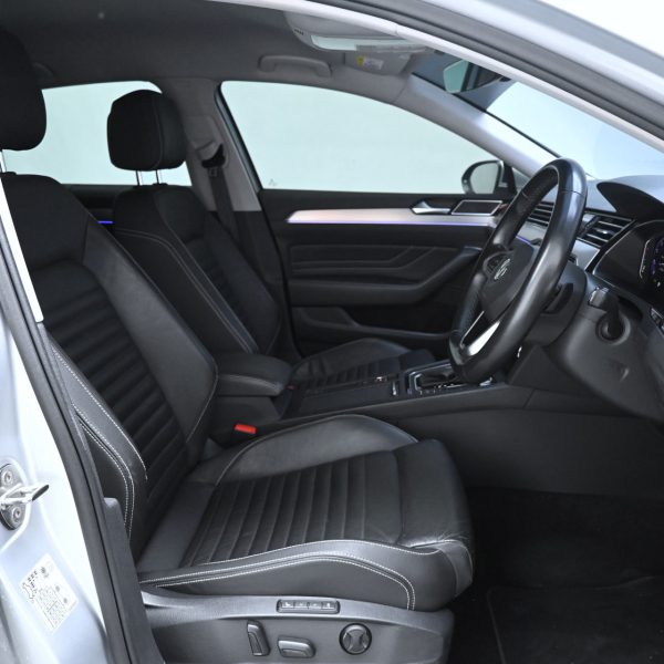 Volkswagen Passat 2.0 TSI ELEGANCE AT (2021) - Image 14