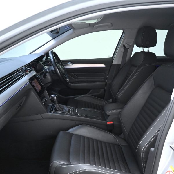 Volkswagen Passat 2.0 TSI ELEGANCE AT (2021) - Image 15