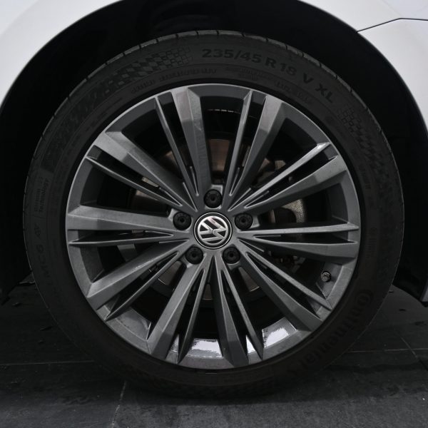 Volkswagen Passat 2.0 TSI ELEGANCE AT (2021) - Image 9