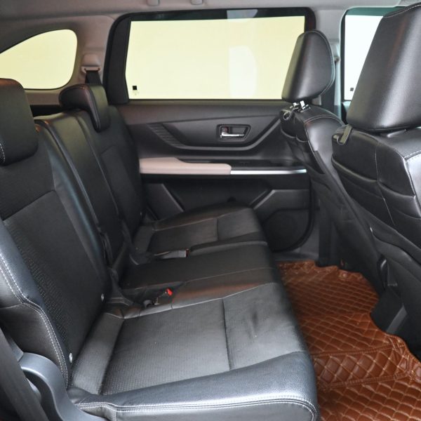 Toyota Veloz 1.5 Auto AT (2022) - Image 17